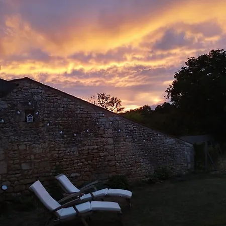 Les Rives Du Rochefollet Konukevi 3*